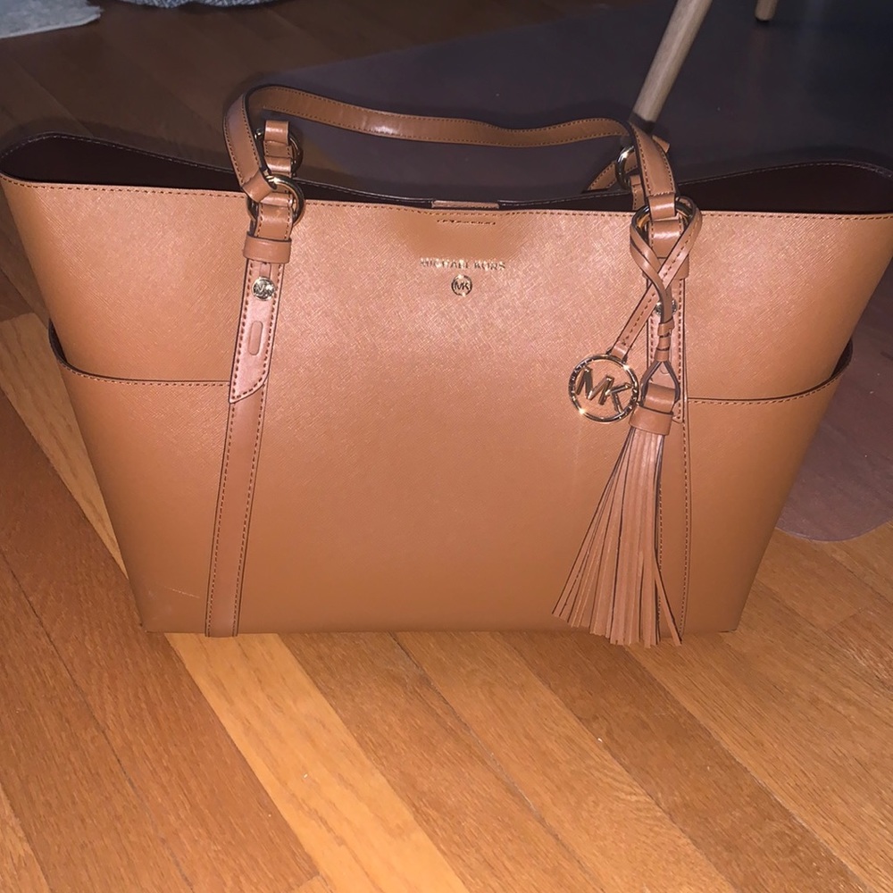 Brand new brown Micheal Kors purse never used